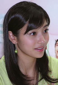 靓颜:小魔女韩彩英 6款哈韩美发